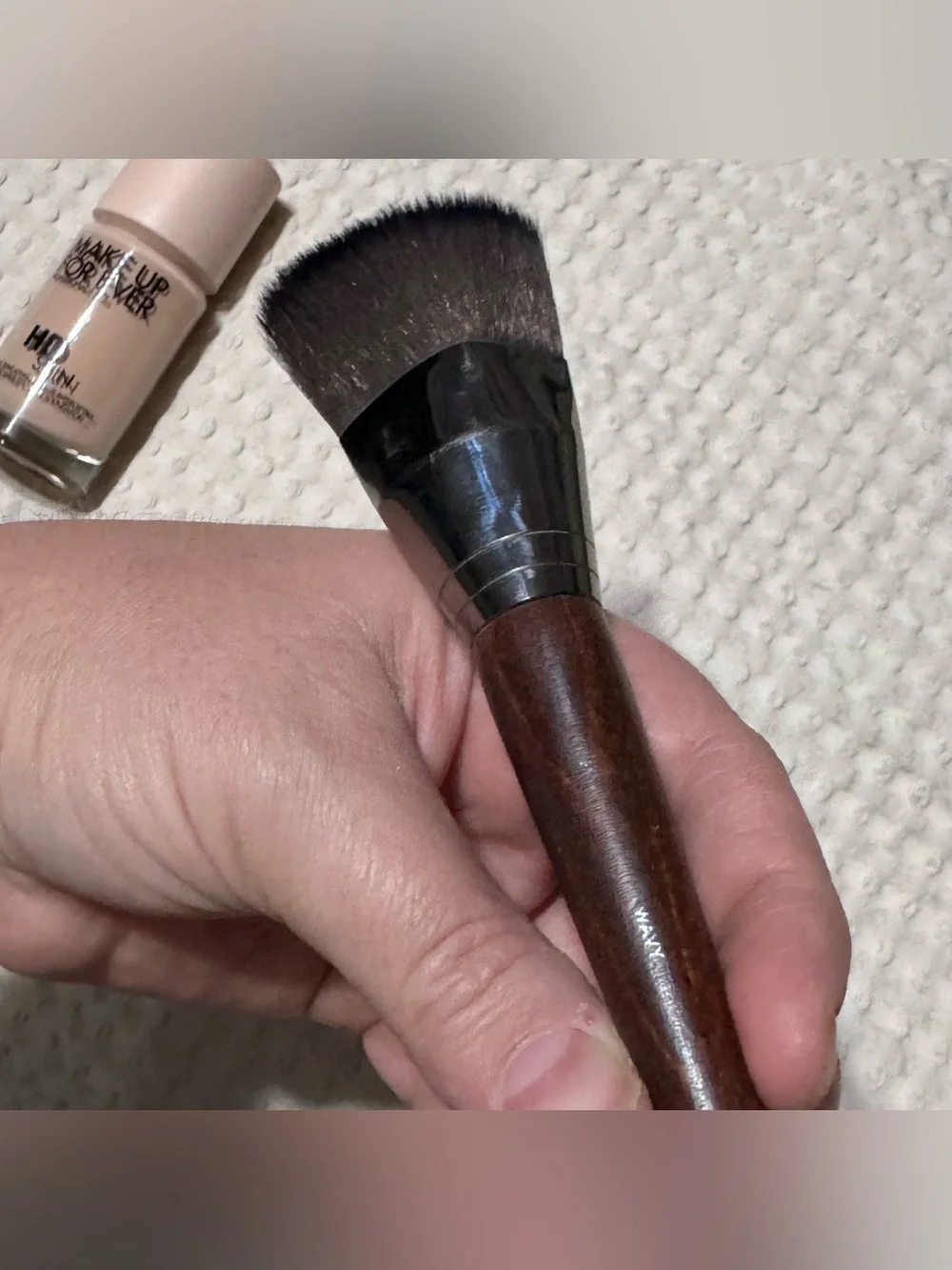 MAKE UP FOR EVER HD Skin Foundation + Professional Brush